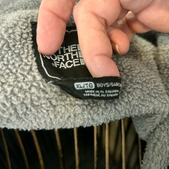 The North Face two-tone Boys size XL fleece zip up  jacket Denali gray & black - Picture 4 of 4